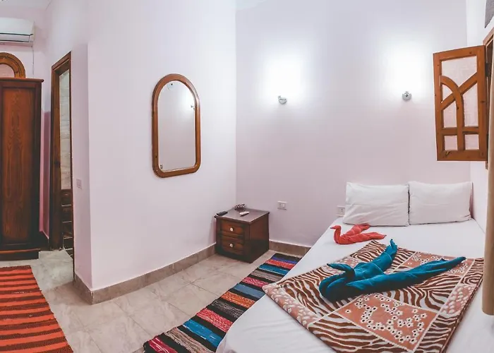 Gina Motel